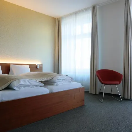 Hotel Engel am Bahnhof-3